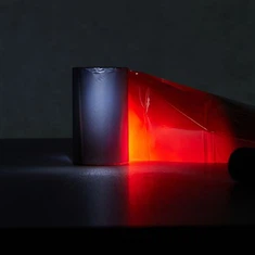 Eriline metalliline värv punasele lindile